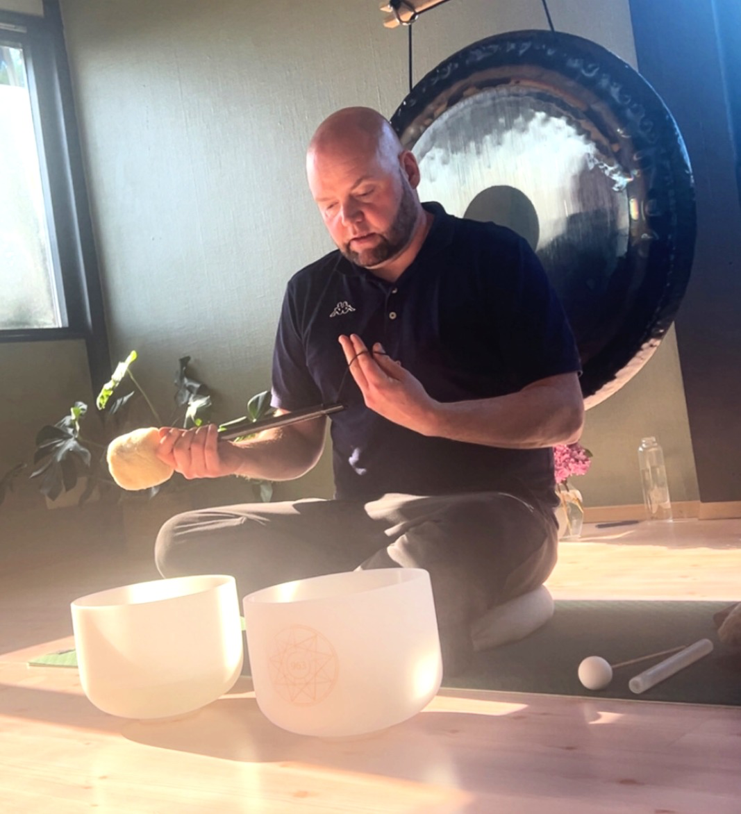 Gongbad, stressmestring, seminar, team-building, workshop, meditasjon, avspenning for bedrifter. Gongbad på jobben